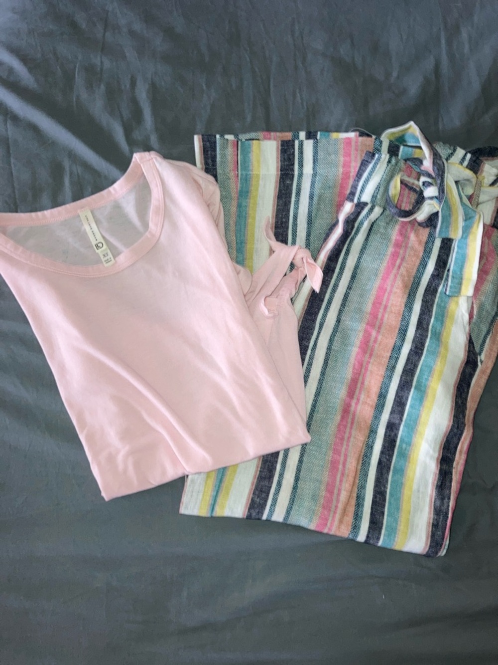 Matching set/over sized t-shirt XS/pants small with wide legged bottoms